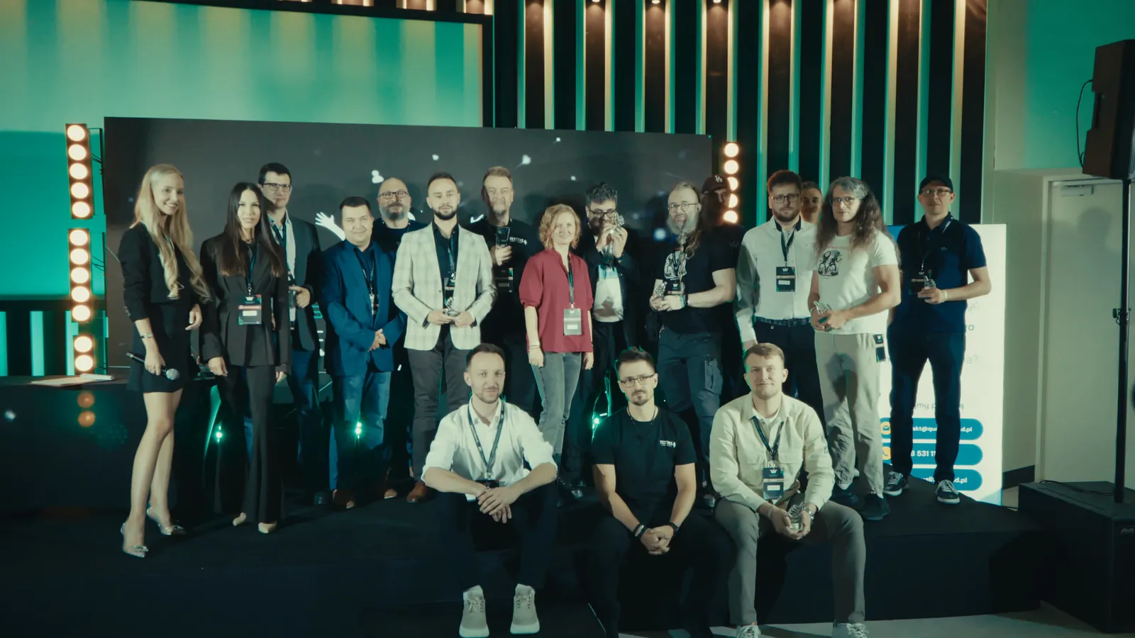 Uczestnicy i prelegenci Testing Ground Conference 2025 na scenie